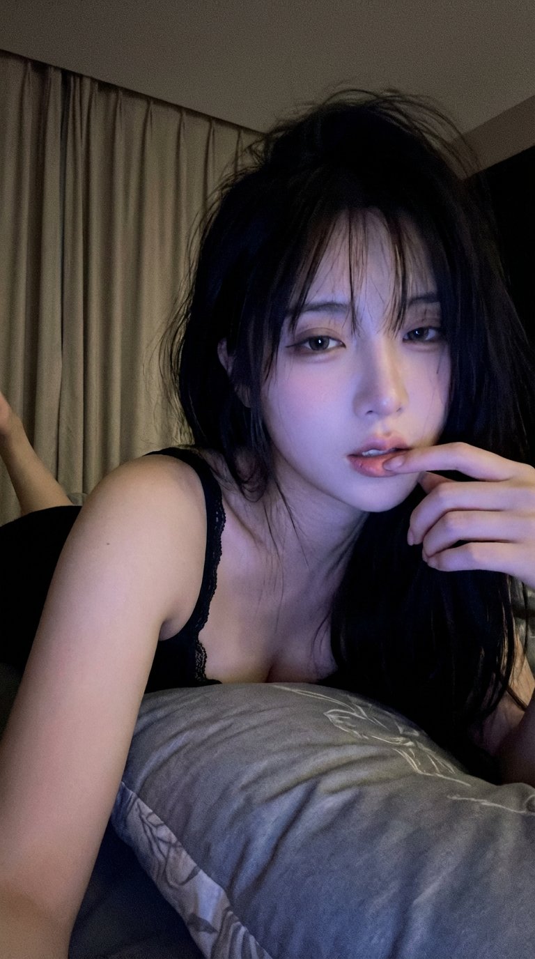 深夜屏幕光 · 私密纯欲 POV 人像 1